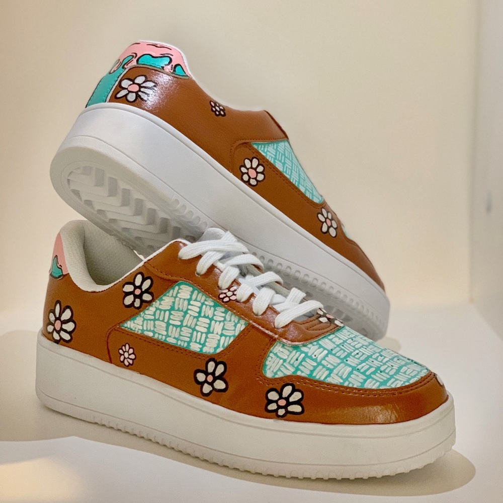 Customized Drip & Daisies Streetwear Shoes Women’s size 9